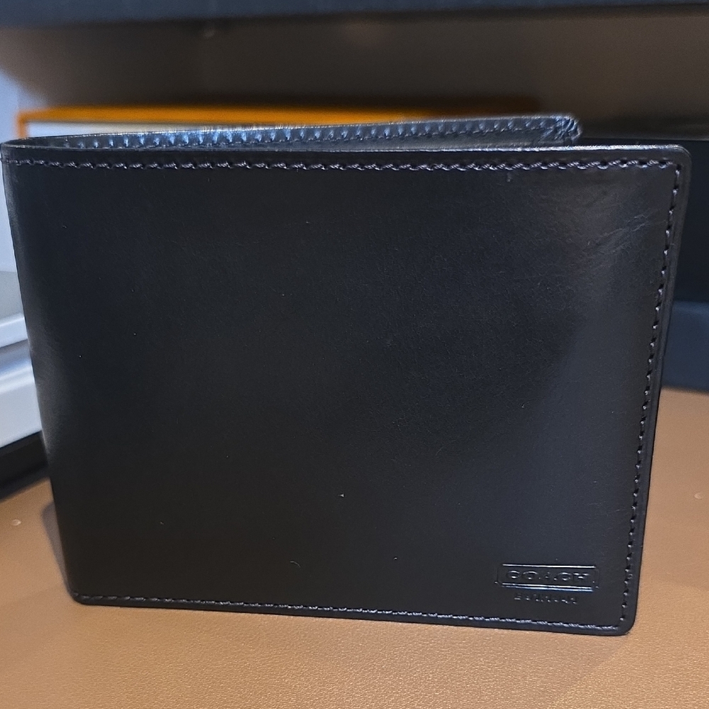 Coach Black Leather Bi-Fold Card & Key Wallet - Picture 6 of 7